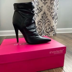 Black ruched bootie NWT